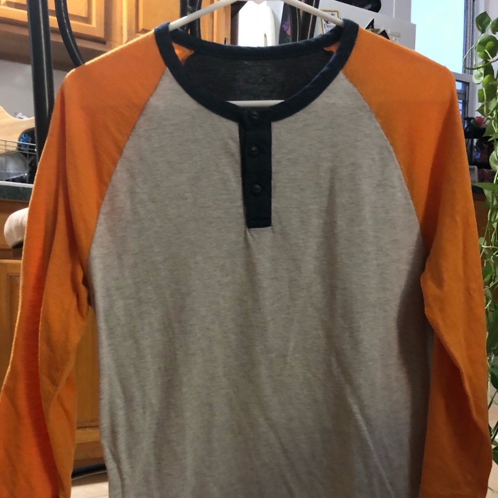 Quarter sleeve unisex shirt